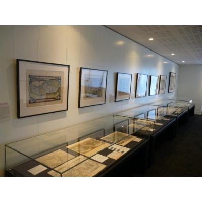 Hanging System & Display Cases