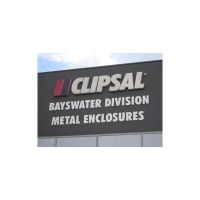 3D lettering outdoor signage for commercial building.