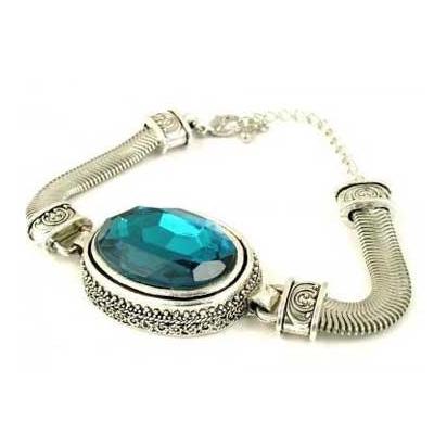 Available in pink or turquoise centre - a beautiful vintage design.