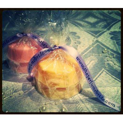 Four scented soy melts.