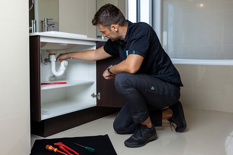 Leaking pipes services