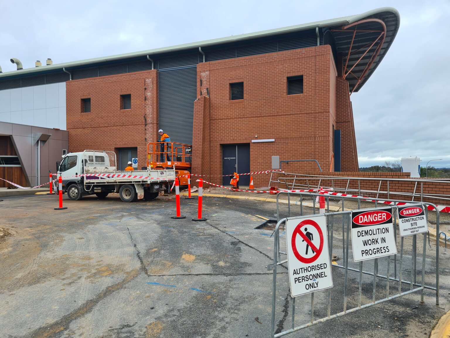 SAFEBET DEMOLITIONS & EXCAVATION