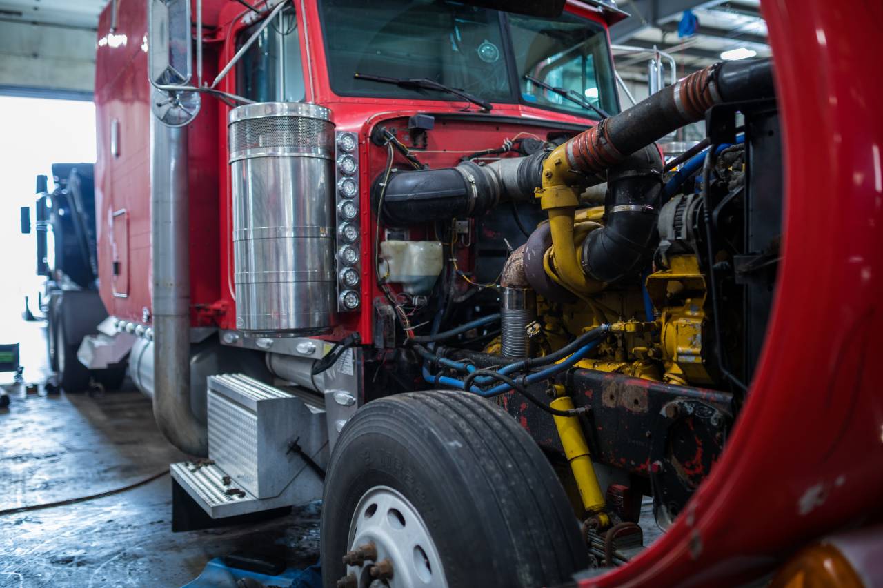 TRUCK MECHANIC