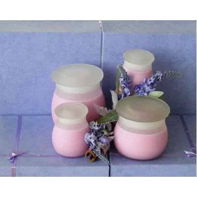 These beautiful hand poured candles makes a perfect gift, all natural.
